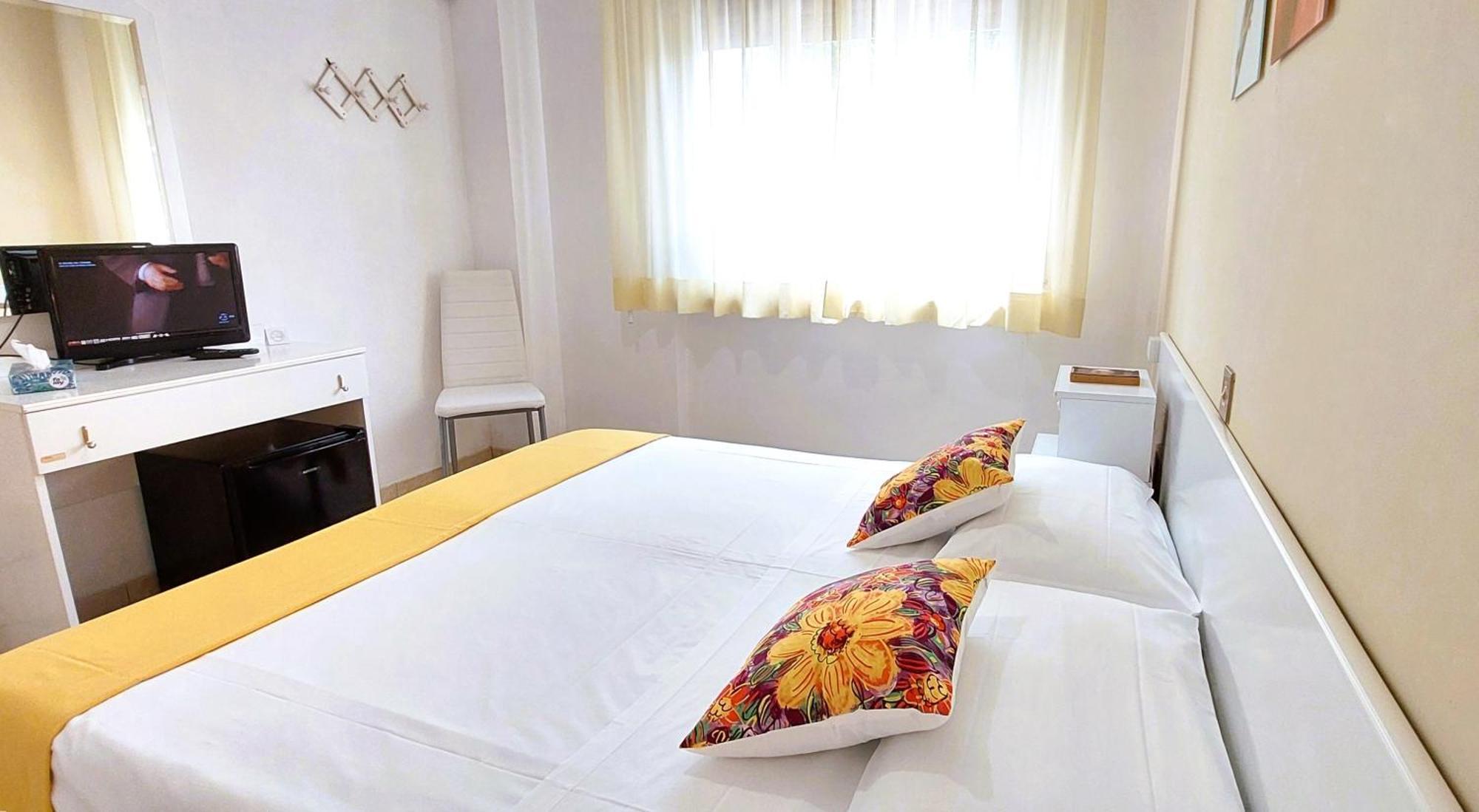 Hotel Garden B&B Маротта Экстерьер фото